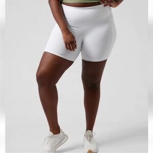 Athleta Stash II 7” Short